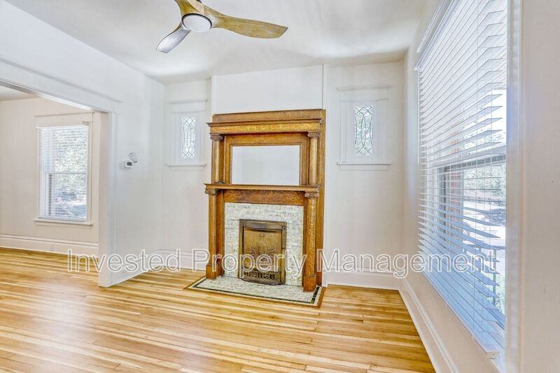 3027 Hooker St - Photo 4 of 16