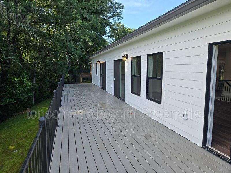 890 Crenshaw St - Photo 6 of 17