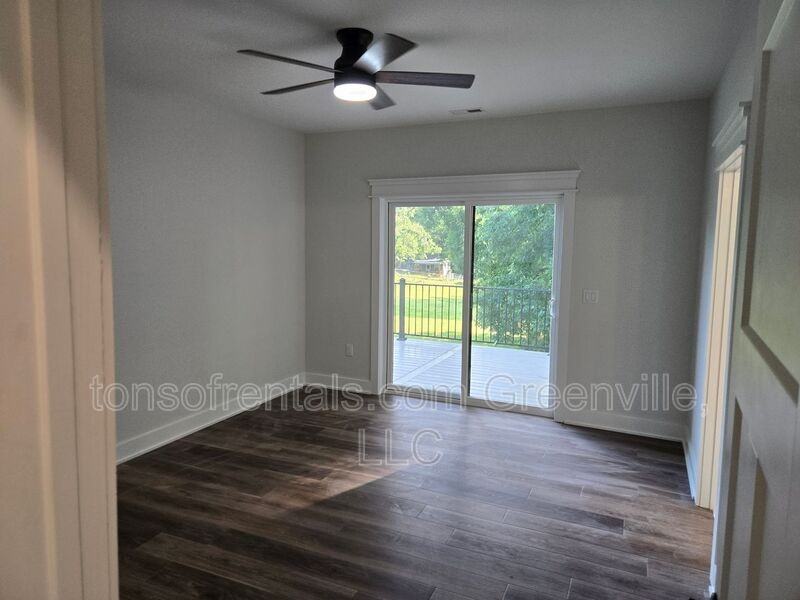 890 Crenshaw St - Photo 5 of 14
