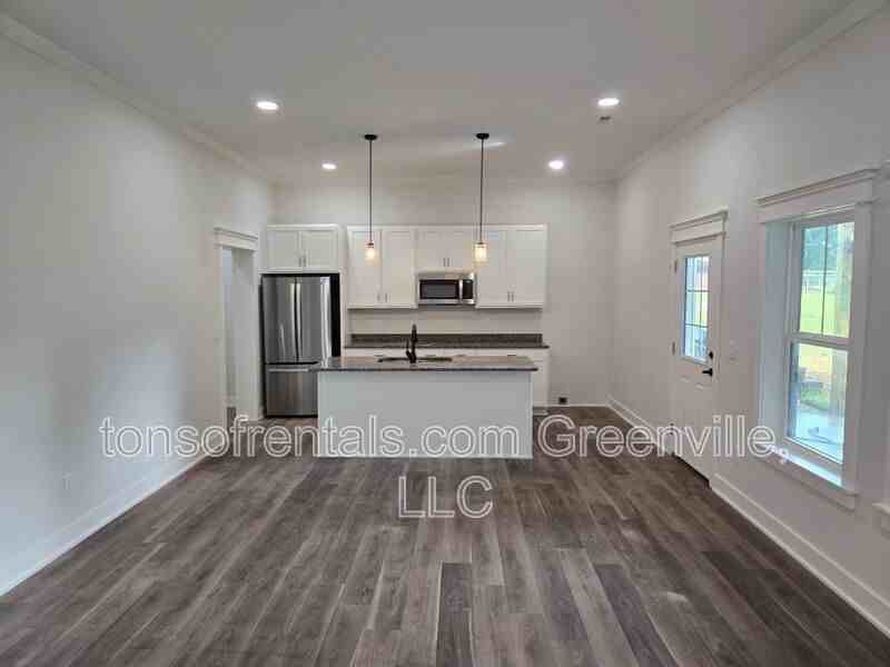 890 Crenshaw St - Photo 3 of 14