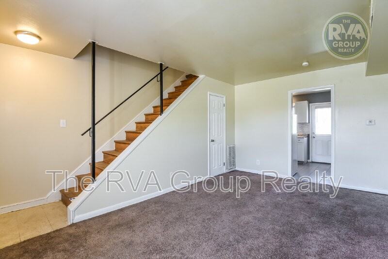 4111 N Kinsley Ave - Photo 2 of 16