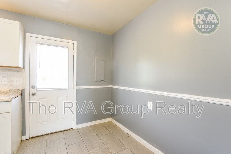 4111 N Kinsley Ave - Photo 4 of 16
