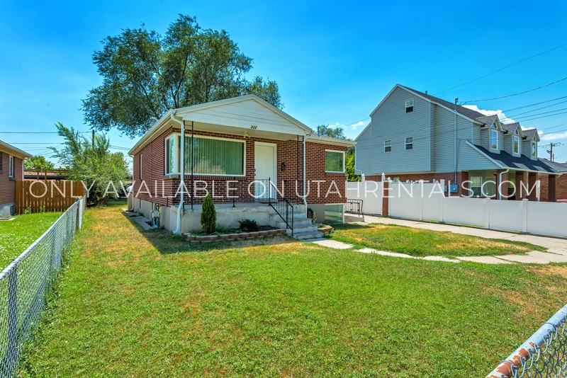 322 E Robert Ave #1 - Photo 2 of 17