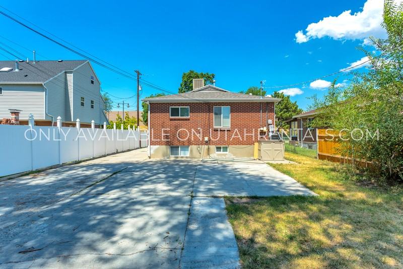 322 E Robert Ave #1 - Photo 3 of 17