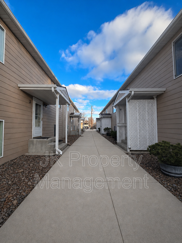819 6th Ave S #3 - Photo 2 of 2