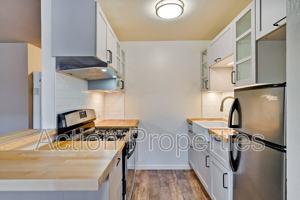 featured image of 1084 Wentworth St #4