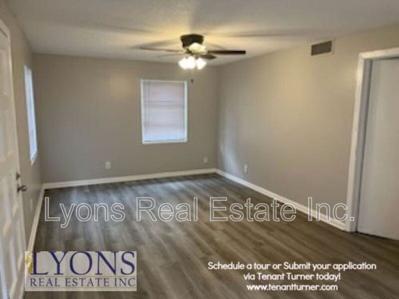 2310 Deborah Dr - Photo 4 of 11