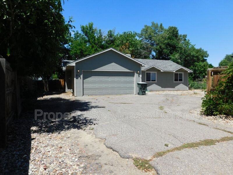731 Ranch Rd - Photo 2 of 21