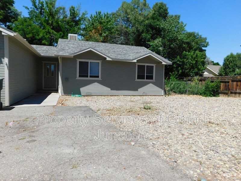 731 Ranch Rd - Photo 3 of 21