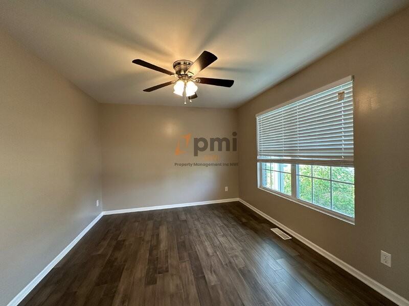 1864 Westridge Dr - Photo 4 of 37