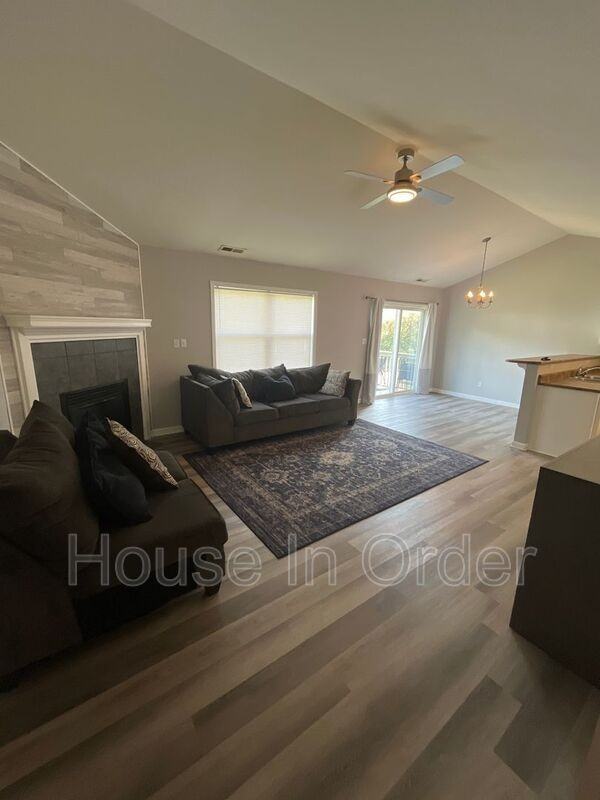 33 Woodcreek Cir - Photo 2 of 12