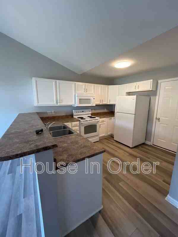 33 Woodcreek Cir - Photo 4 of 12