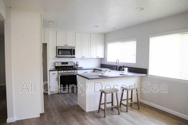 414 13th St #A - Photo 3 of 20