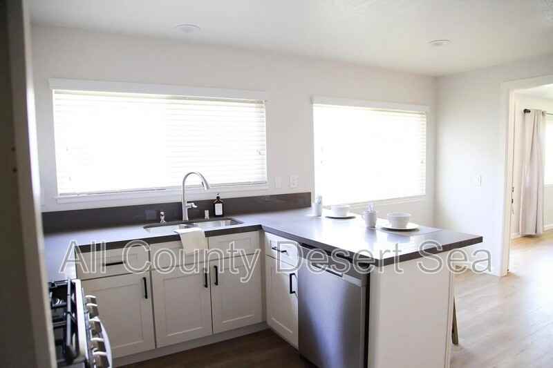 414 13th St #A - Photo 5 of 20