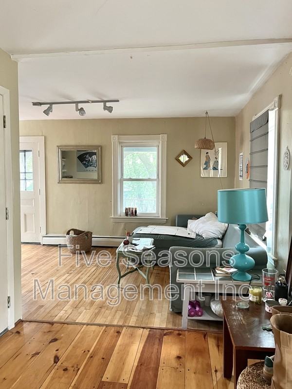 119 N Winooski Ave - Photo 5 of 23