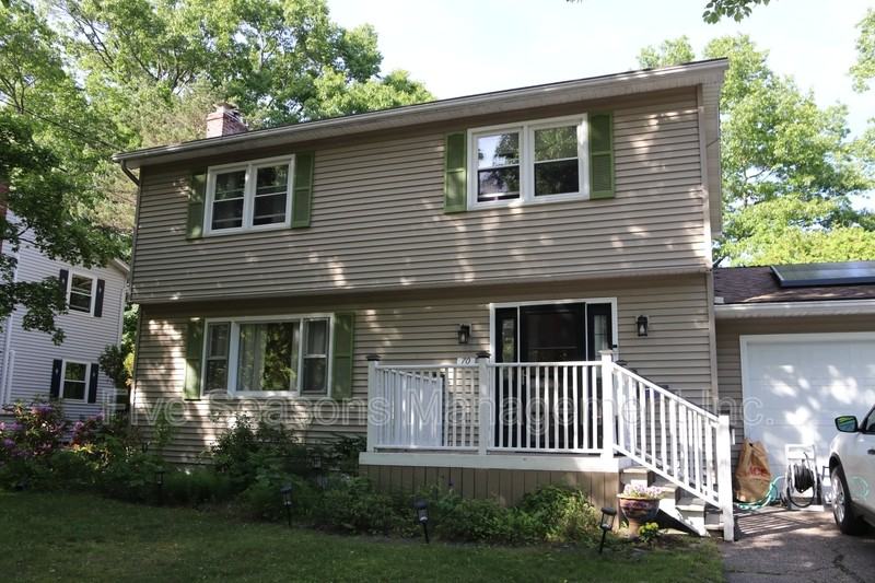 70 Pleasant Ave - Photo 2 of 48