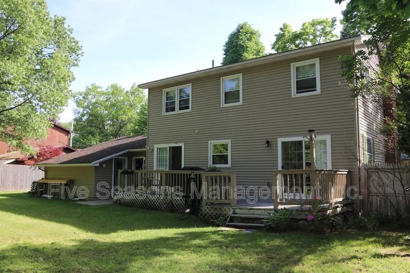 70 Pleasant Ave - Photo 4 of 48