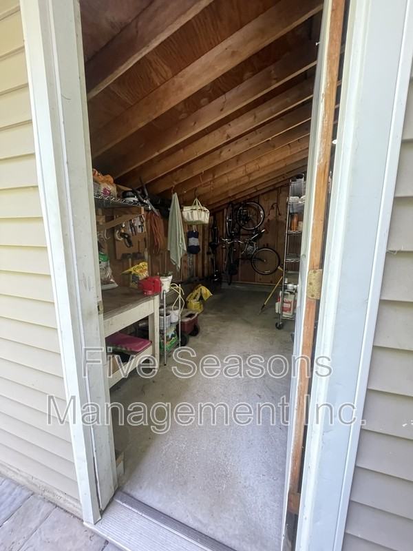 70 Pleasant Ave - Photo 7 of 48