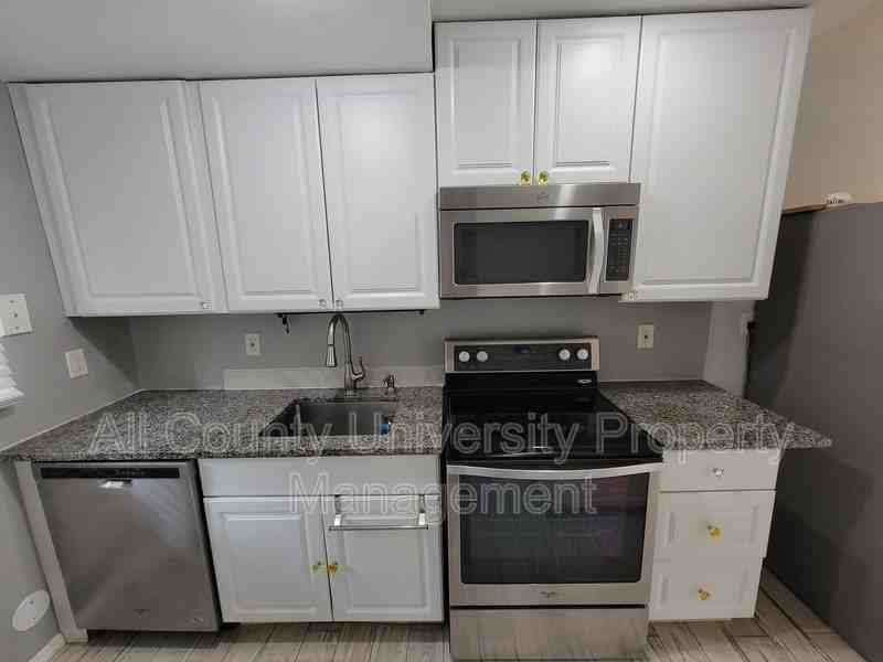 703 Sw 75th St #101 - Photo 3 of 8
