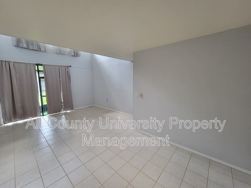 703 Sw 75th St #101 - Photo 4 of 8