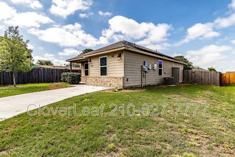 5806 Machaela Trce - Photo 2 of 30