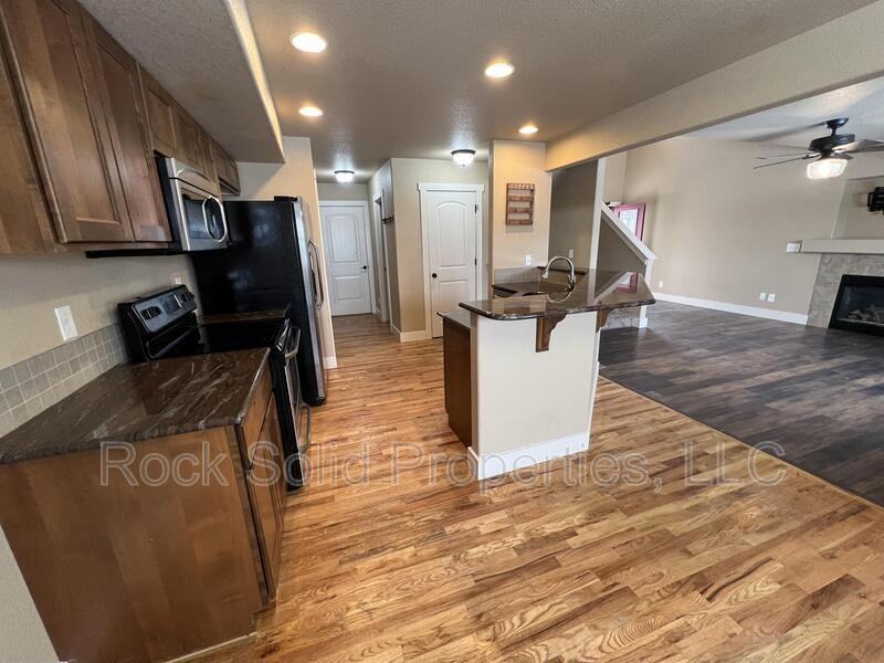 3712 Gunsmoke Rd - Photo 6 of 41