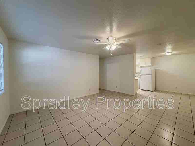 121 406C N Lp - Photo 2 of 12