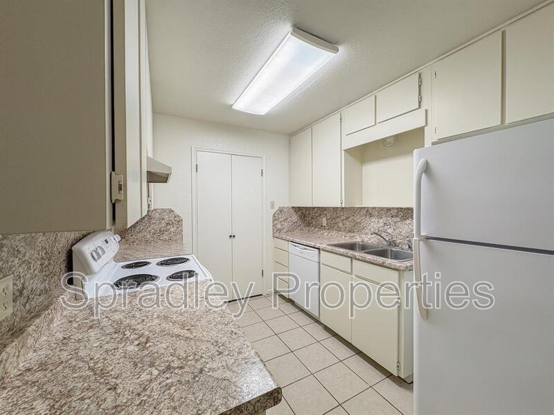 121 406C N Lp - Photo 5 of 12