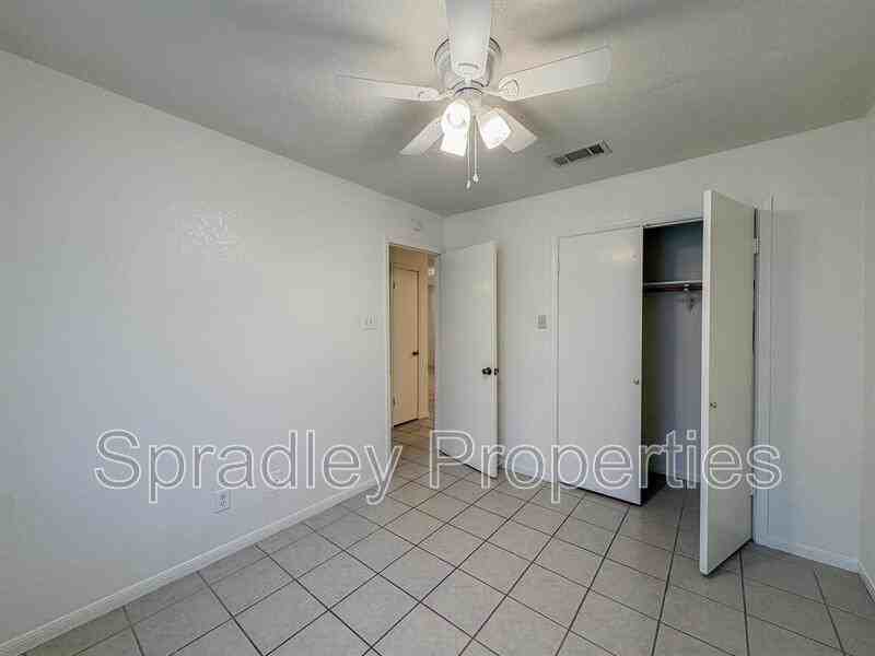 121 406C N Lp - Photo 6 of 12