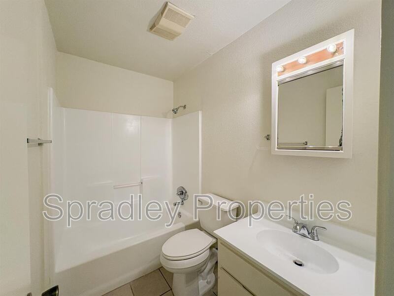 121 406C N Lp - Photo 7 of 12