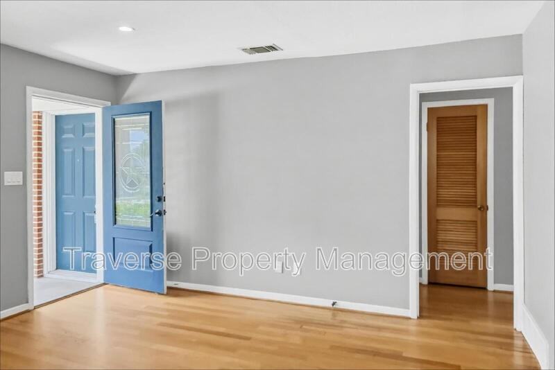 304 S Waco St - Photo 4 of 26