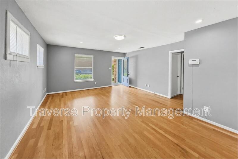304 S Waco St - Photo 6 of 26