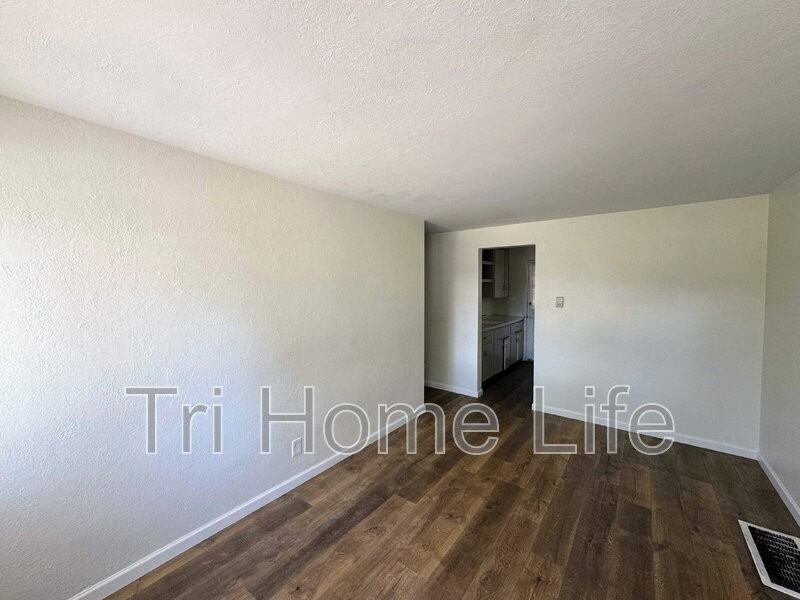9285 E 14th Ave - Photo 2 of 11
