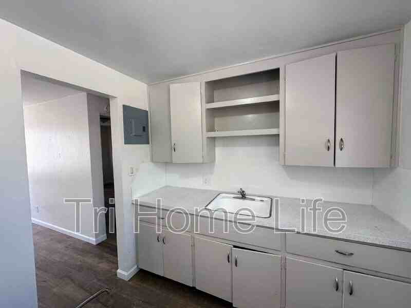 9285 E 14th Ave - Photo 4 of 11