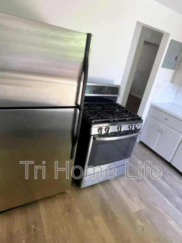9285 E 14th Ave - Photo 5 of 11