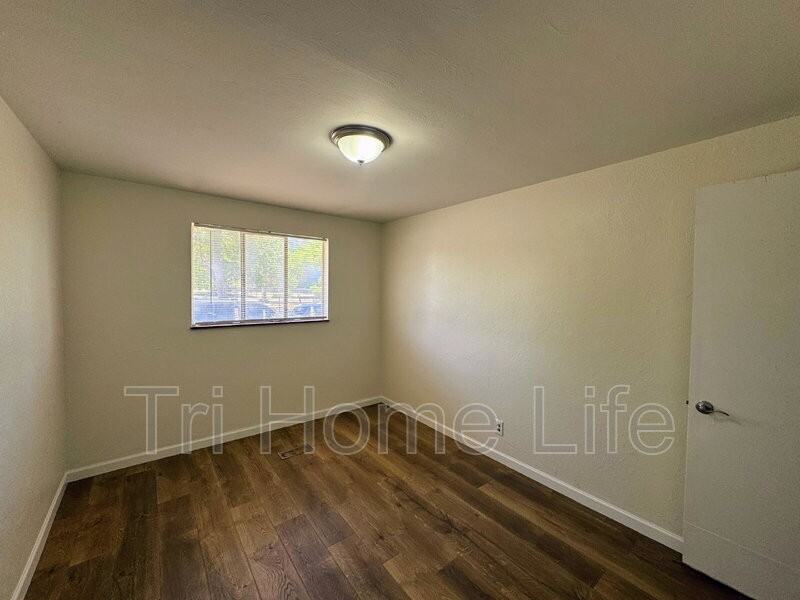 9285 E 14th Ave - Photo 7 of 11