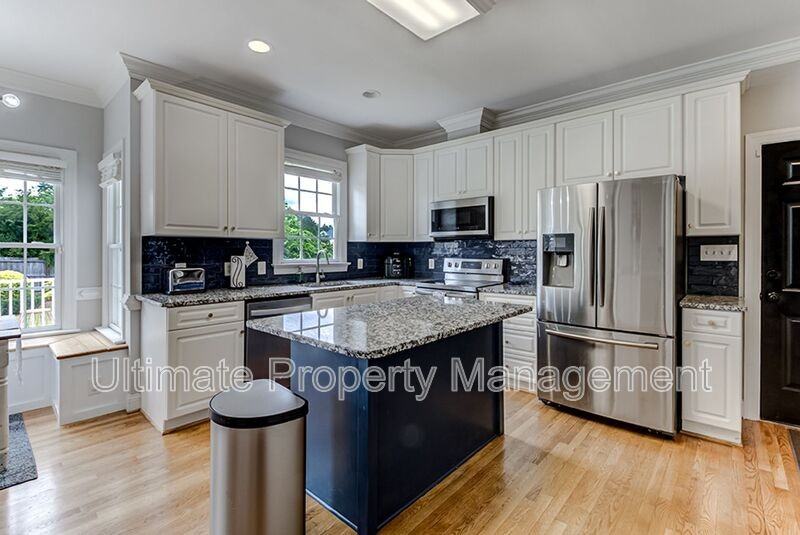 7022 Cayman Ct - Photo 5 of 40