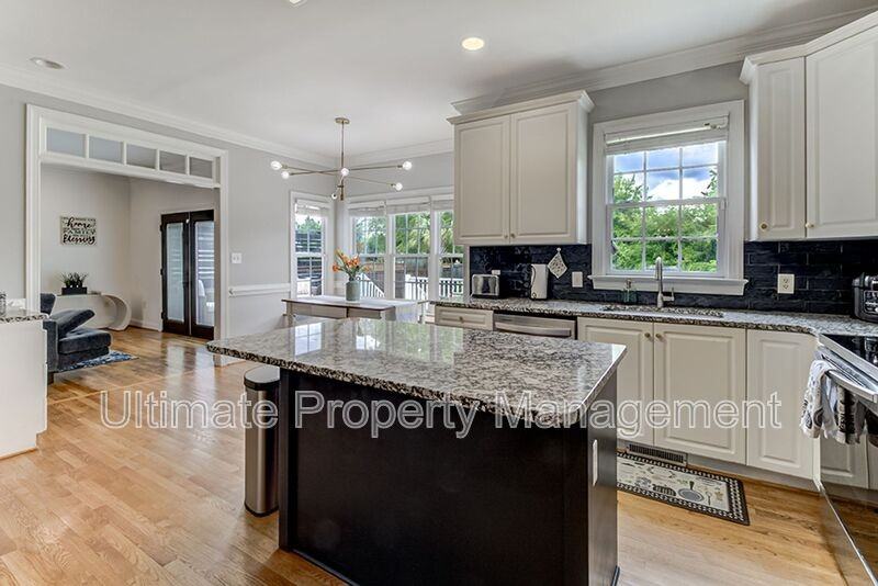 7022 Cayman Ct - Photo 6 of 40