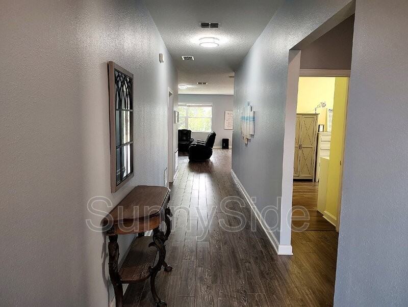 1047 Oak Bluff Dr - Photo 5 of 45
