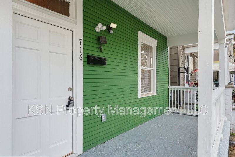 716 W 38th St - Photo 2 of 25