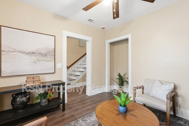 716 W 38th St - Photo 5 of 25
