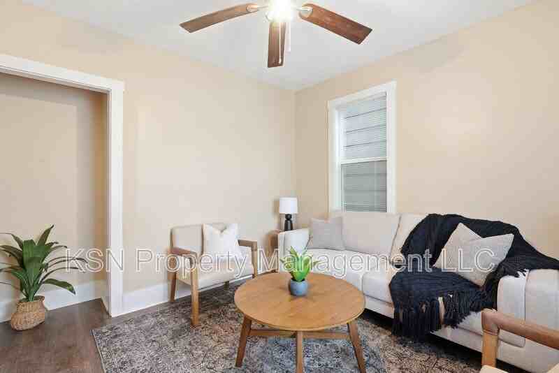 716 W 38th St - Photo 6 of 25