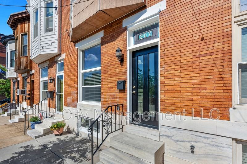 207 S Ellwood Ave - Photo 4 of 23