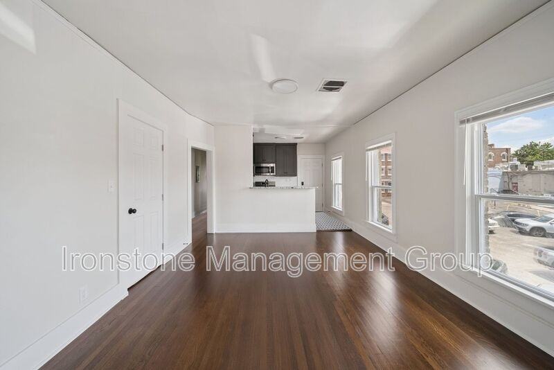 1437 1/2 S Peoria Ave - Photo 3 of 30