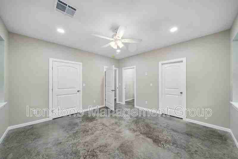 848 S Pine St - Photo 6 of 9