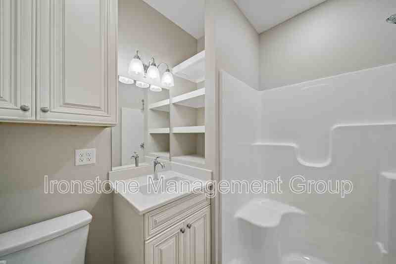 848 S Pine St - Photo 7 of 9
