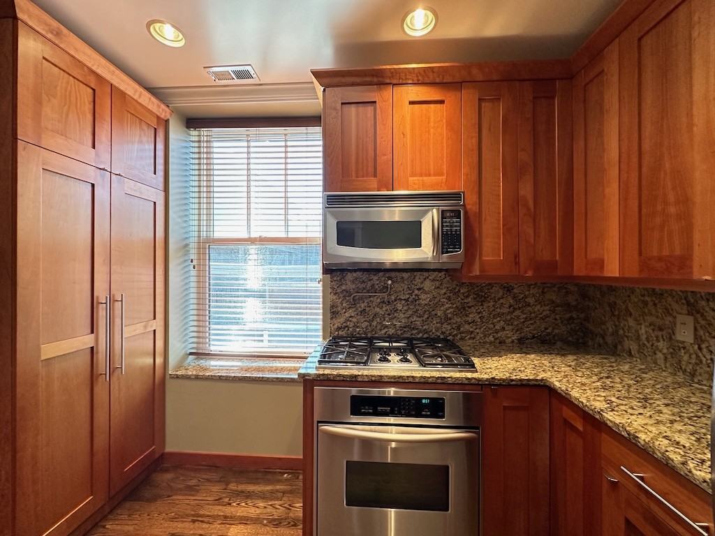 3614 N Bosworth Ave #2F - Photo 4 of 21