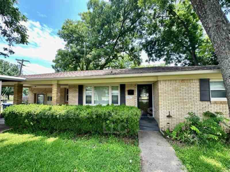 1317 Hillside St - Photo 2 of 20