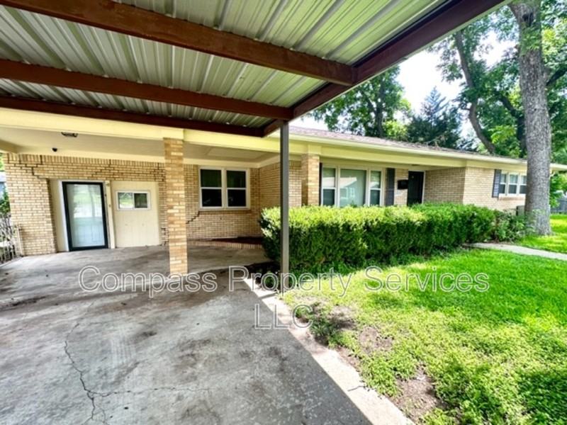 1317 Hillside St - Photo 3 of 20