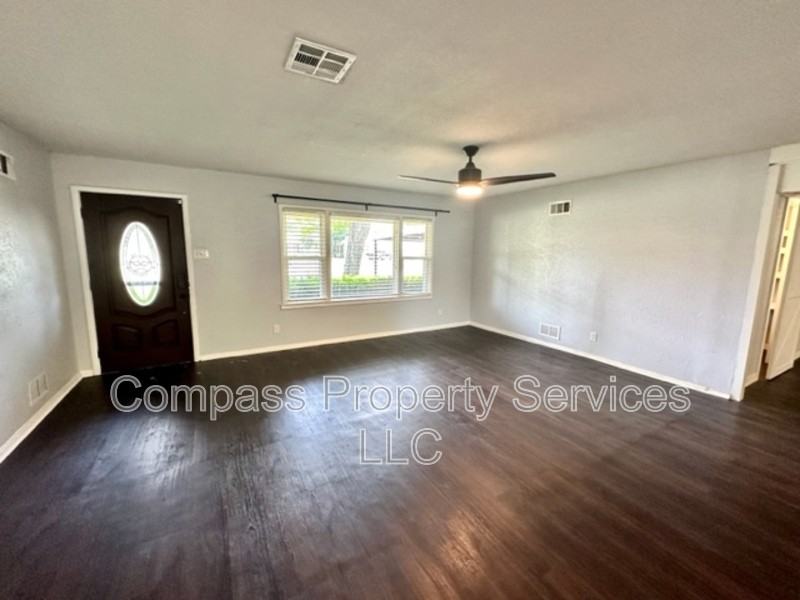 1317 Hillside St - Photo 5 of 20